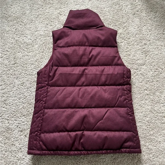 Old Navy Puffer Vest Full Zip Fleece Women’s Lined Pockets Burgundy XS - Picture 2 of 6
